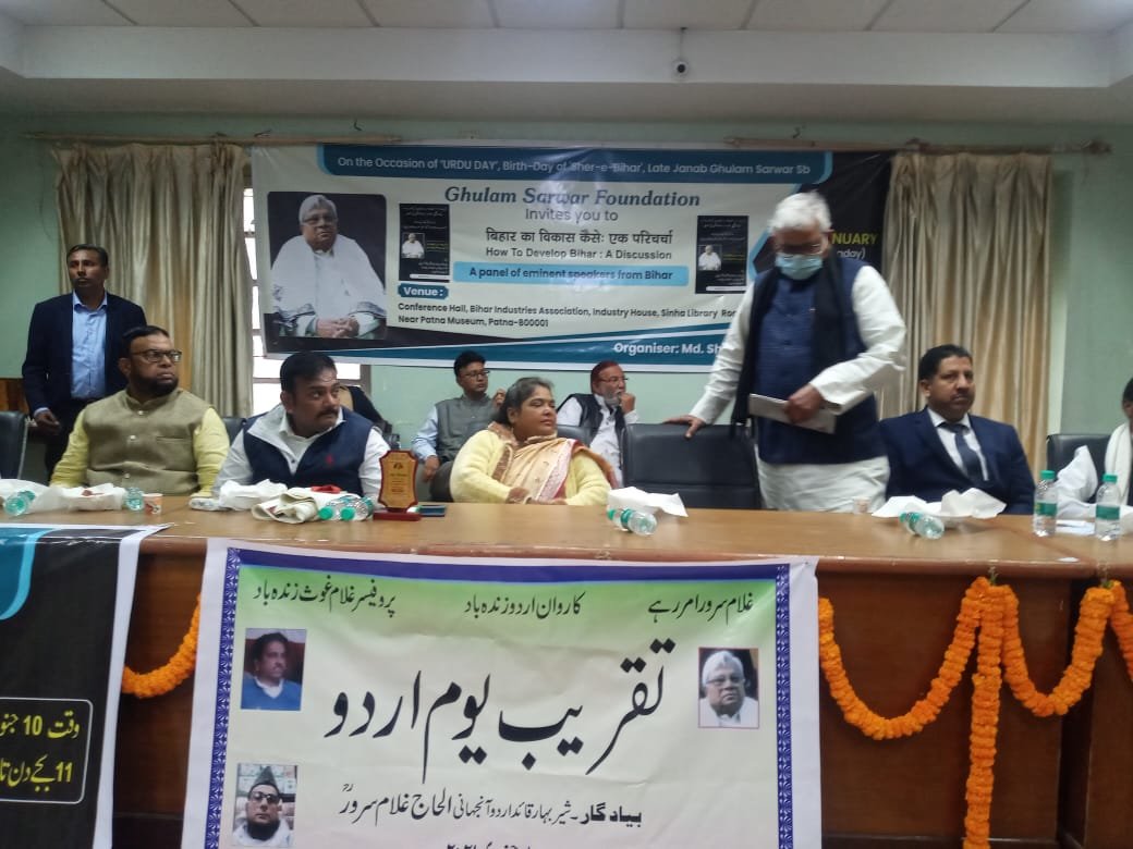 उर्दू को शहज़ादी होना था, यह फरियादी बना दी गयी है: मेहता