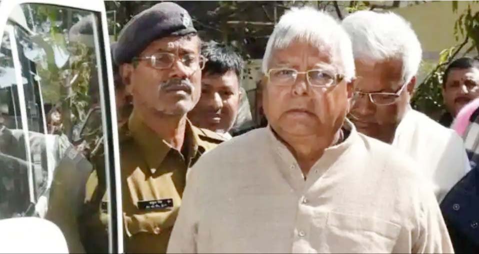 छ्पी-अनछ्पी: यदुवंशी पर भाजपा व लालू में भिड़ंत, बालू माफिया ने दरोगा को ट्रैक्टर से कुचला