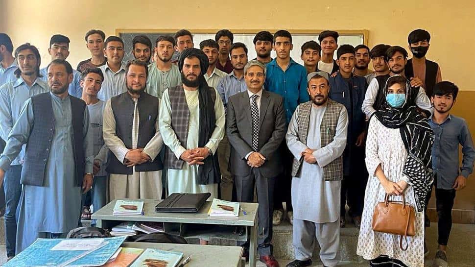 छपी-अनछपीः  फरवरी तक पूरी होगी जातीय गणना, भारतीय दल पहुंचा तालिबान वाले अफगानिस्तान