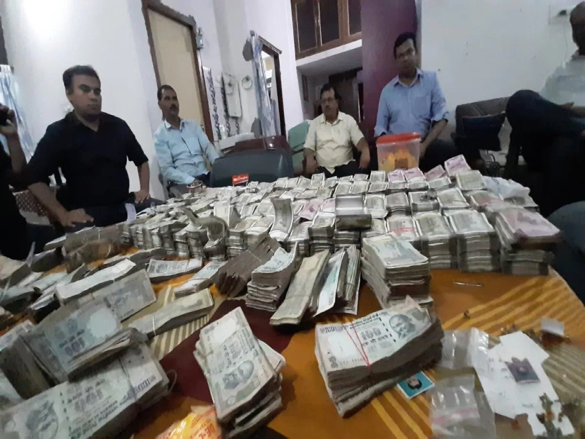 छपी-अनछपीः ड्रग इंस्पेक्टर के घर 4 करोड़, गुजरात में इंसाफ के लिए लड़ने वाले गिरफ्तार