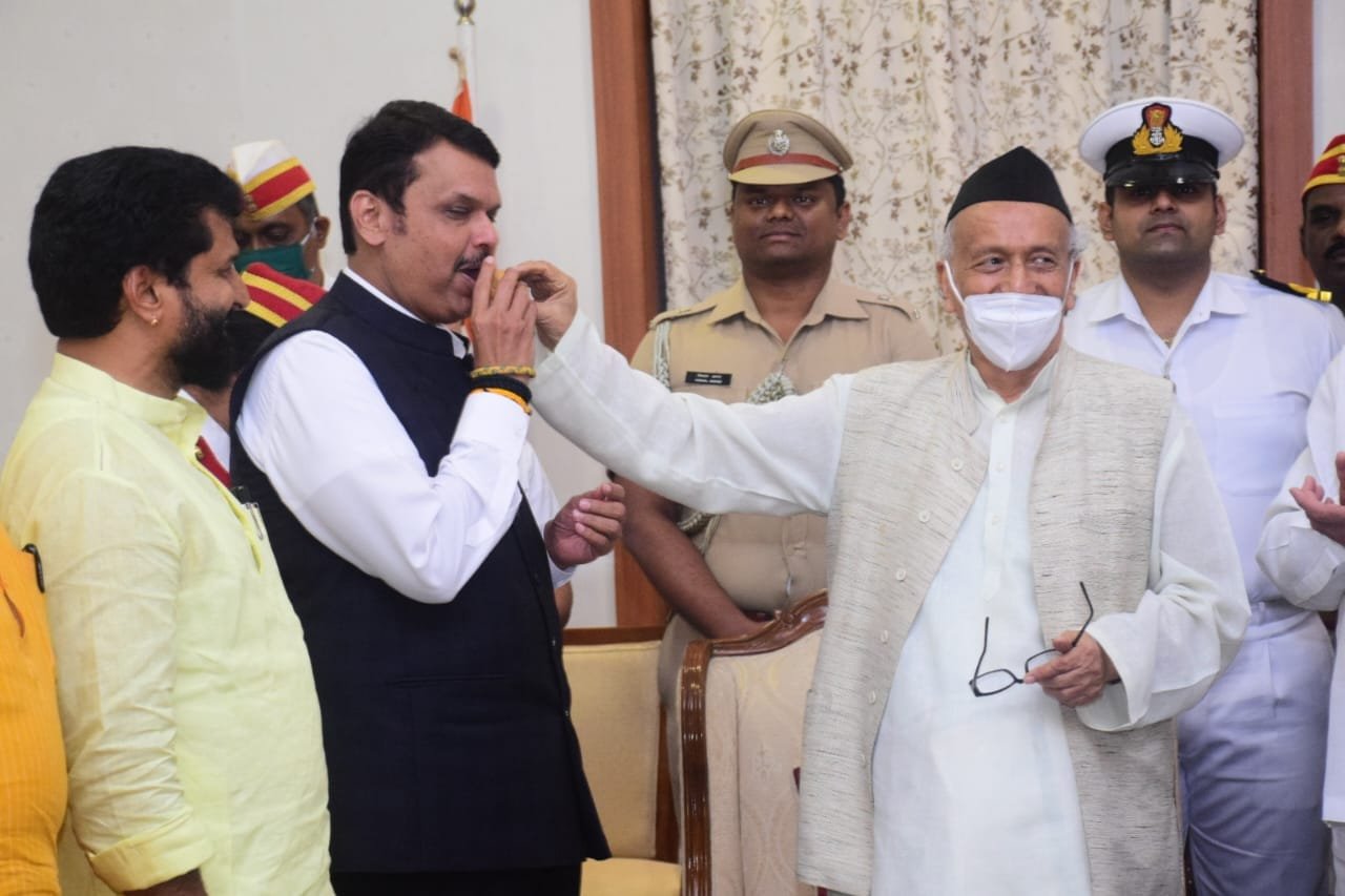 छपी-अनछपीः ’छोटे सरकार’ बने फडणवीस, प्लास्टिक की थैली लेकर निकले तो 500 रु फाइन