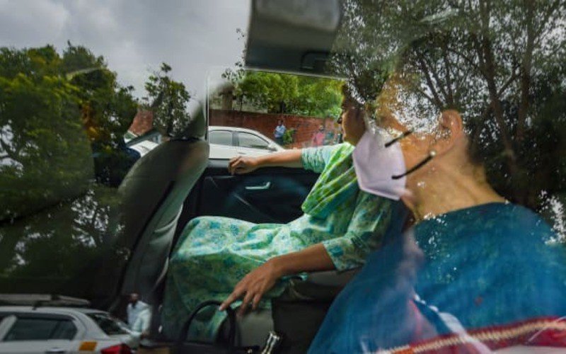 छपी-अनछपीः सोनिया से ईडी की पूछताछ पर सियासत गरमाई, इंजीनियर के पास आय से पांच गुना संपत्ति