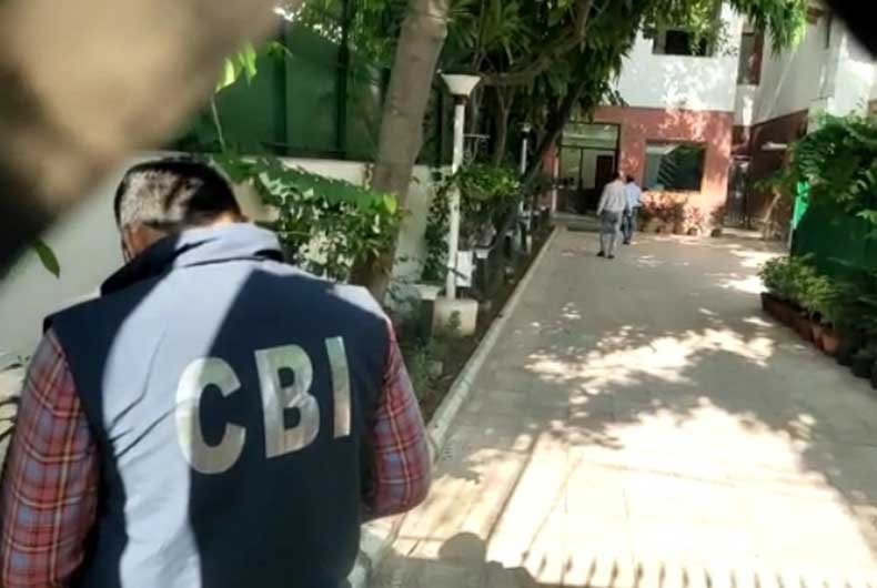 छपी-अनछपीः दिल्ली में सिसोदिया पर सीबीआई लगी, बिहार में आरोपः ’जीजा-साले की है सरकार’