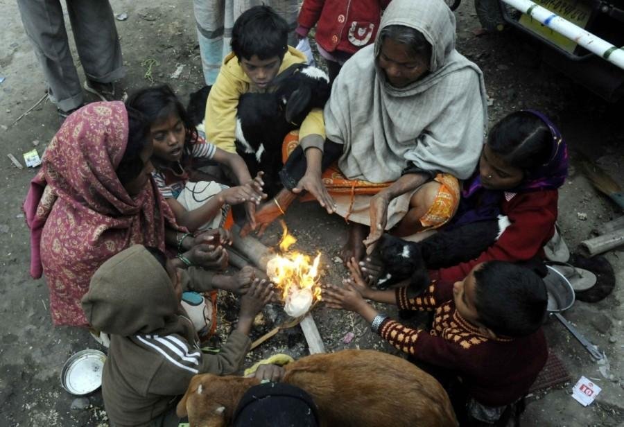 छपी-अनछपी: सर्दी और कोरोना से सावधानी बढ़ाने का समय, सीमांचल की मुस्लिम आबादी फिर निशाने पर