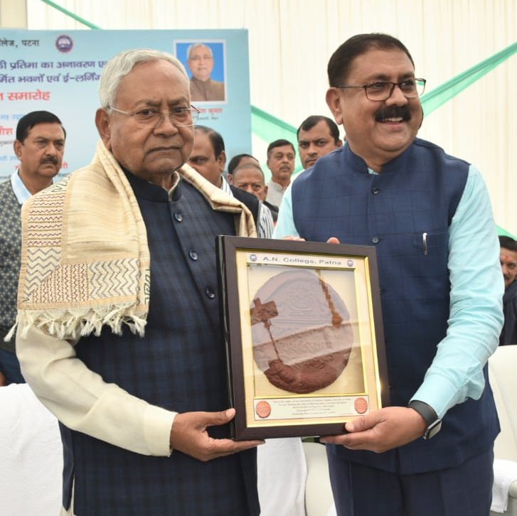 छपी-अनछपी: नीतीश की शिकायत- फ़ंड दे रहा न क़र्ज़ लेने दे रहा केंद्र, बिहार में 1.61 करोड़ परिवार बढ़े