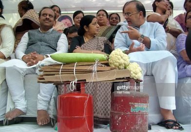 छ्पी-अनछपी: रसोई गैस मिलना मुश्किल, पुतिन-ट्रंप के बातचीत के बीच ईरान जंग जारी