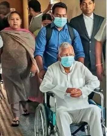 छपी-अनछपी: माफी से पहले विधानसभा में लड्डू विवाद, दिल्ली में विपक्षी दलों का मार्च