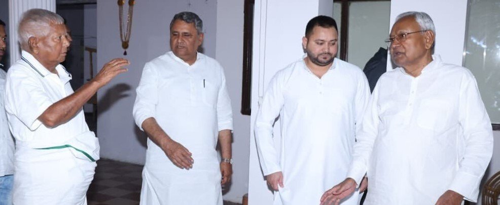 छपी-अनछपी: बीपीएससी से भर्ती टीचरों की तनख्वाह होगी 40-50 हज़ार, नीतीश से बोले लालू- सब ठीक हो जाई