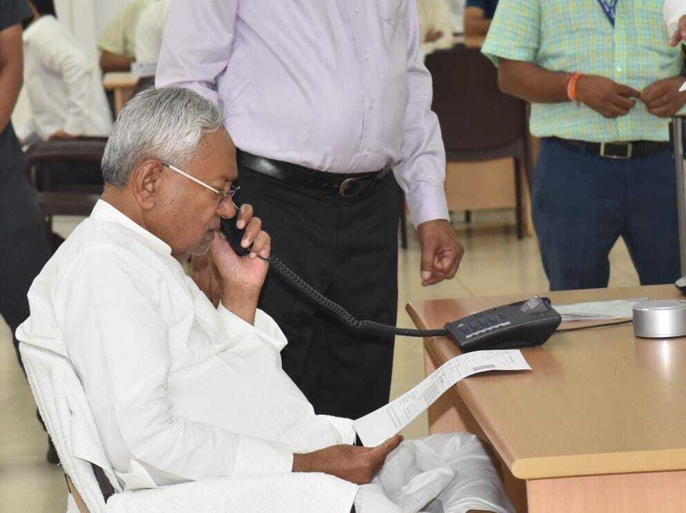 छ्पी-अनछ्पी: नीतीश पहुंचे 9:30 बजे दफ्तर तो नहीं पहुंचे थे आधा दर्जन मंत्री, छह जिलों में नए डीएम