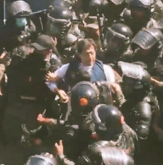 छपी-अनछपी: इमरान की गिरफ्तारी के बाद पाकिस्तान में बवाल, पटनायक से नीतीश की मुलाक़ात में पॉलिटिक्स नहीं