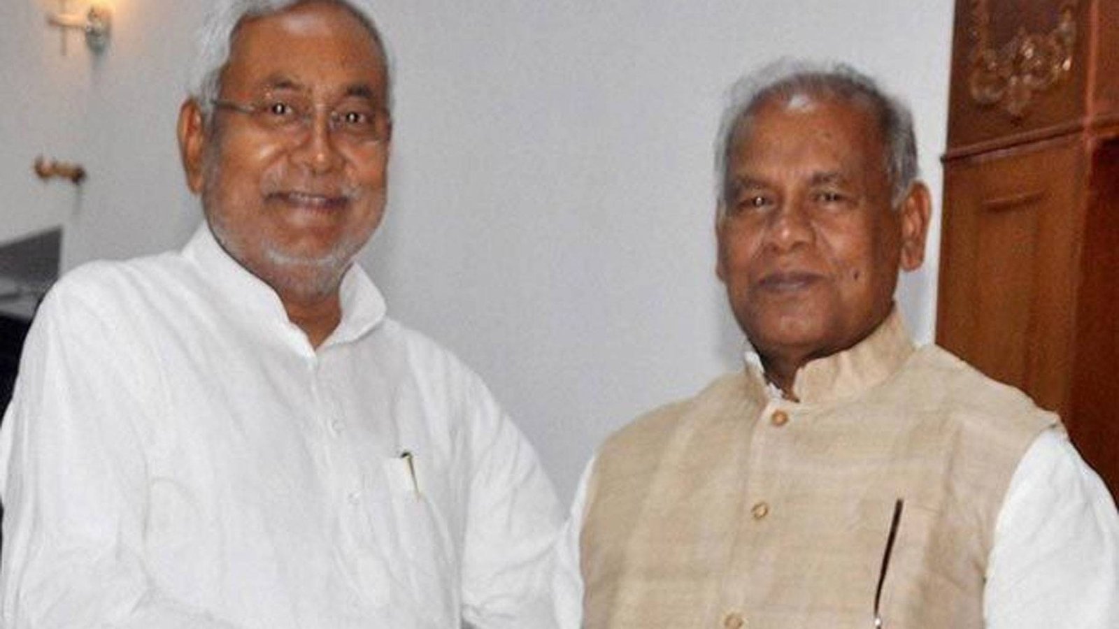 छपी-अनछपी: नीतीश ने कहा- मांझी भाजपा की तरफ भी थे, मणिपुर में मंत्री के घर आगजनी