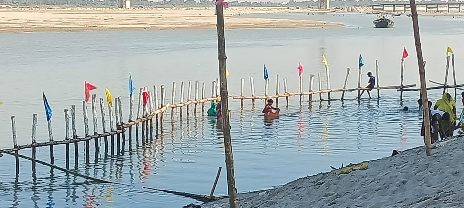 छ्पी-अनछपी: सीतामढ़ी में शराब पार्टी के बाद पांच की मौत, यूपी में हलाल सर्टिफिकेट पर पाबंदी