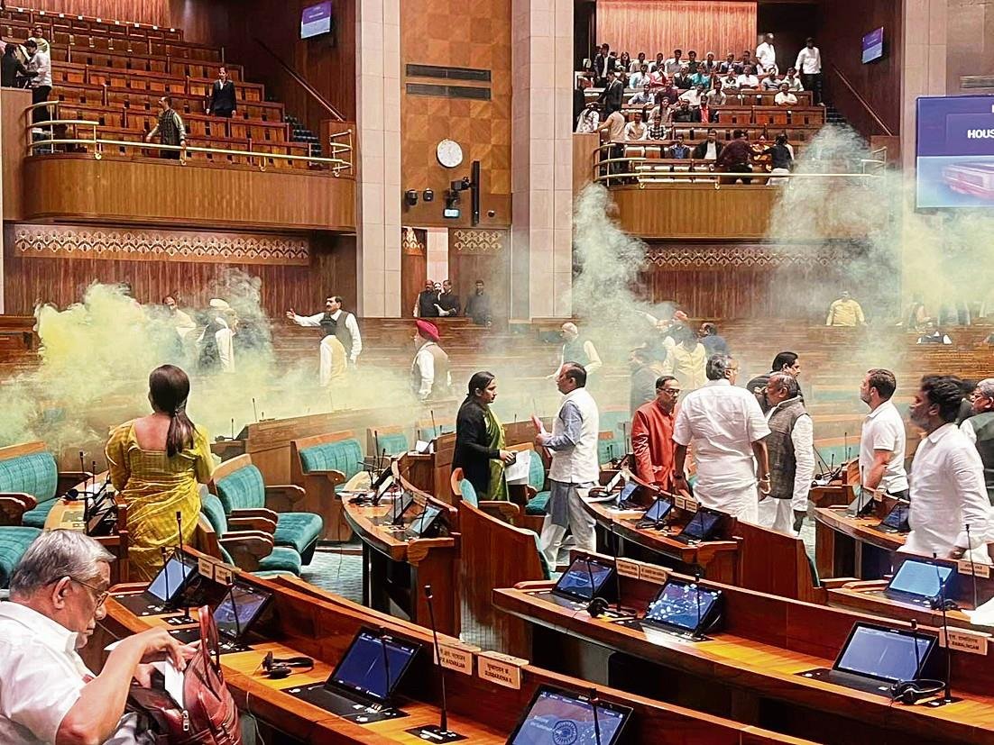 छ्पी-अनछपी: संसद की सुरक्षा में बड़ी चूक, बिहार में निवेश के लिए 26 हज़ार करोड़ का करार