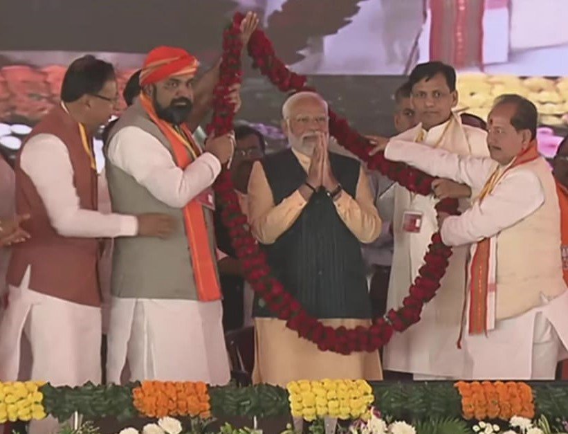 छ्पी-अनछ्पी: बेतिया में मोदी ने जंगलराज का आरोप दोहराया, यूनिवर्सिटियों के खाते से रोक हटी