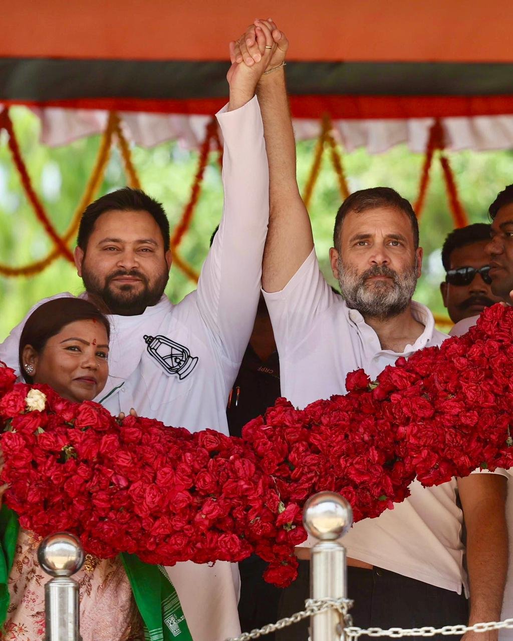 छ्पी-अनछपी: राहुल बोले- नीतीश पर बीजेपी का रिमोट कंट्रोल, शाह का दावा- सीएम पोस्ट की नो वैकेंसी