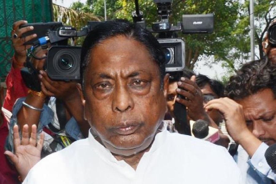 छ्पी-अनछपी: झारखंड के मंत्री आलमगीर गिरफ्तार, दुबई में प्रॉपर्टी खरीदने में भारतीय नंबर वन