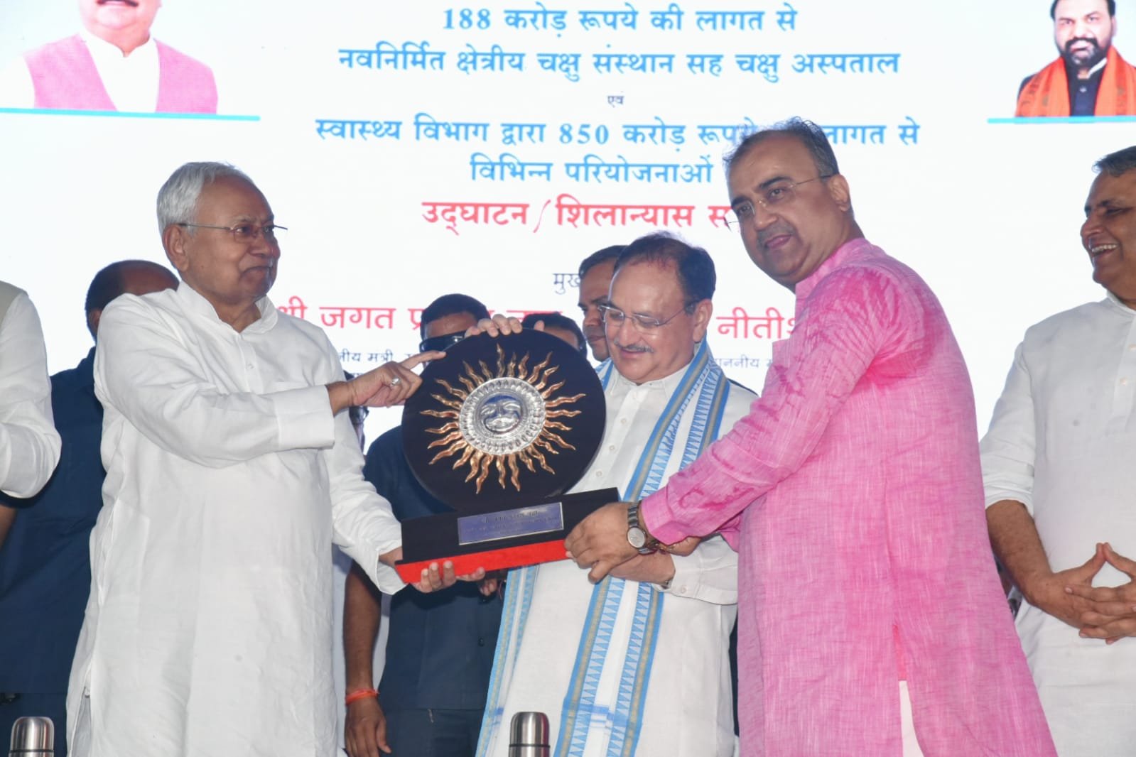 छ्पी-अनछपी: नीतीश फिर बोले- अब नहीं जाएंगे इधर-उधर, पहलवान विनेश फोगाट कांग्रेस में