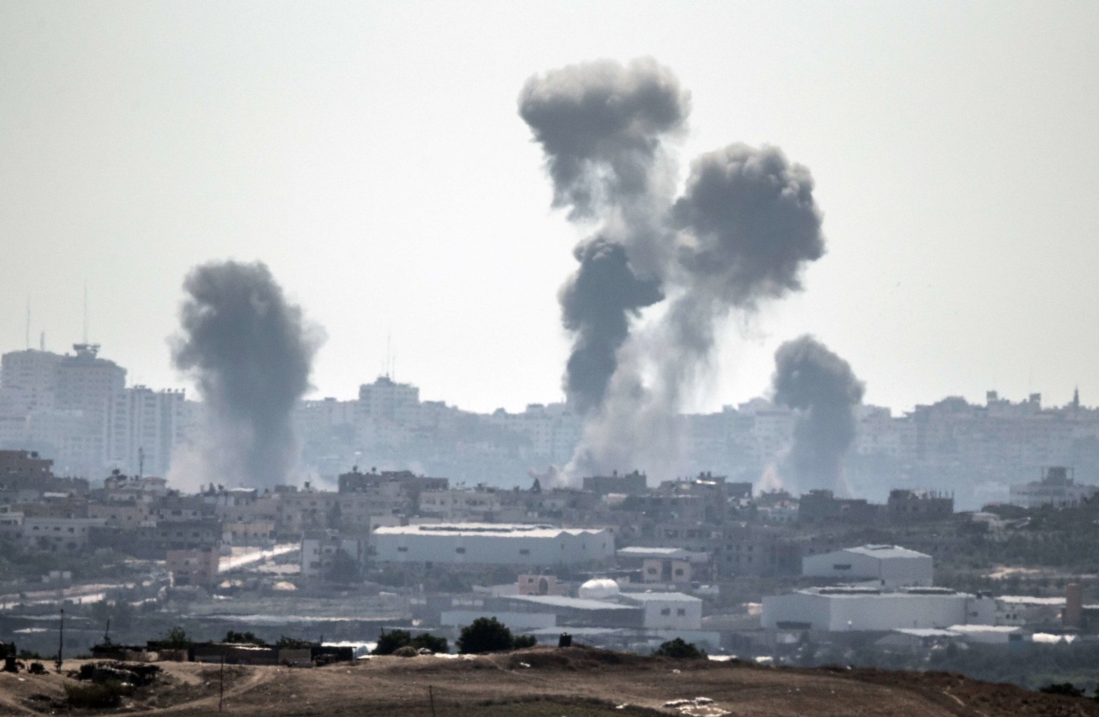 छ्पी-अनछपी: इसराइल के हमलों का एक साल- 42 हज़ार की जान गई, दागी अफसर नहीं बन सकेंगे सीओ