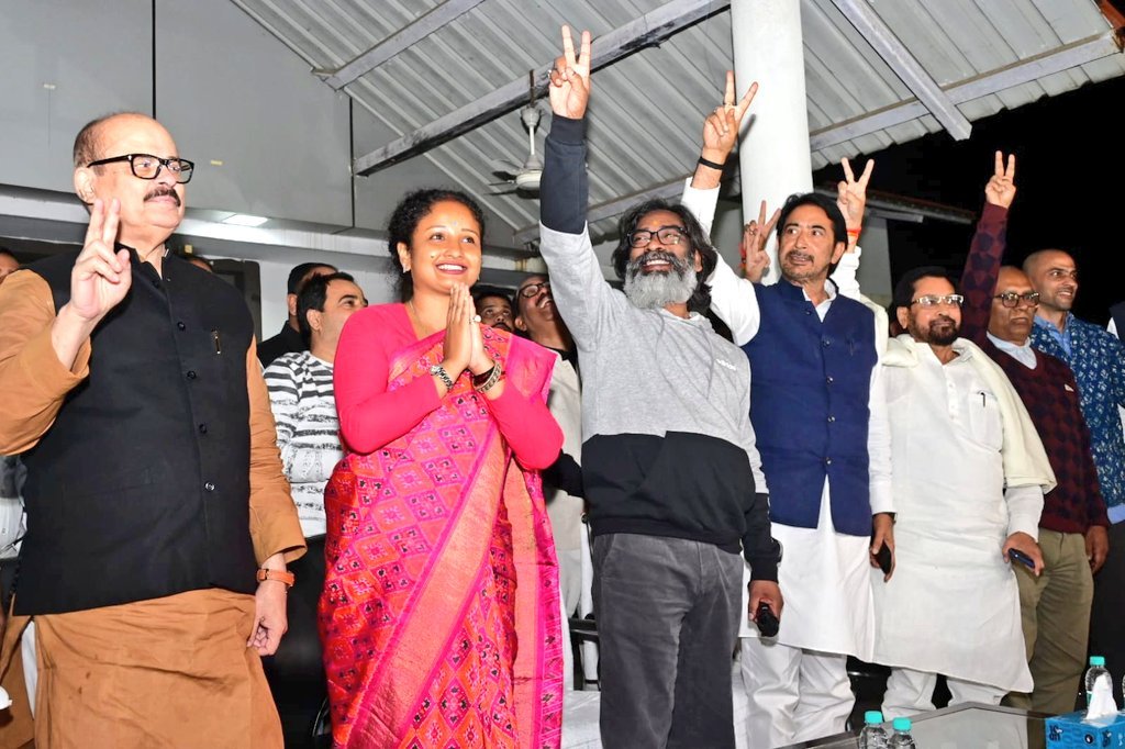 छ्पी-अनछपी: झारखंड में फिर सोरेन सरकार-महाराष्ट्र में एनडीए, गौतम अडानी को समन