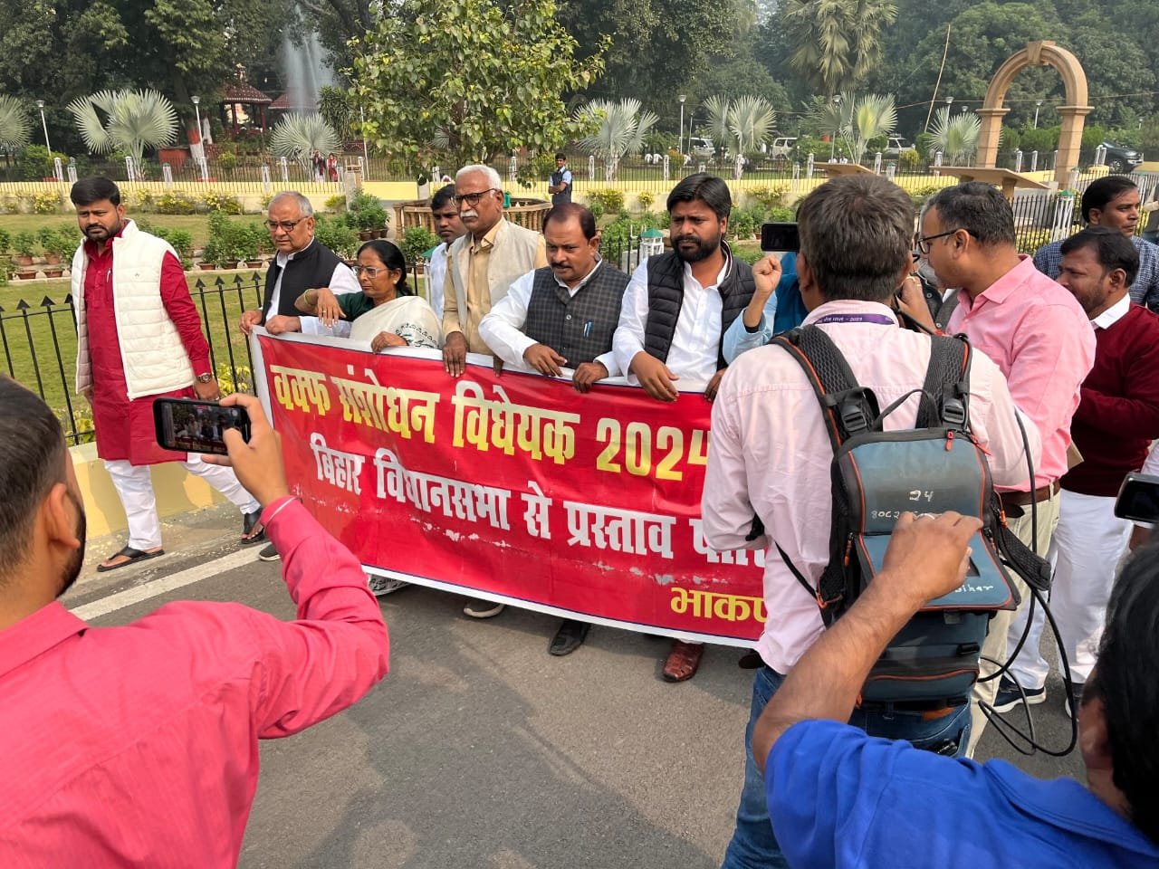 छ्पी-अनछपी: पटना से दिल्ली तक वक़्फ़ की आवाज़, इसराइल-हिज़्बुल्लाह में जंग रुकी