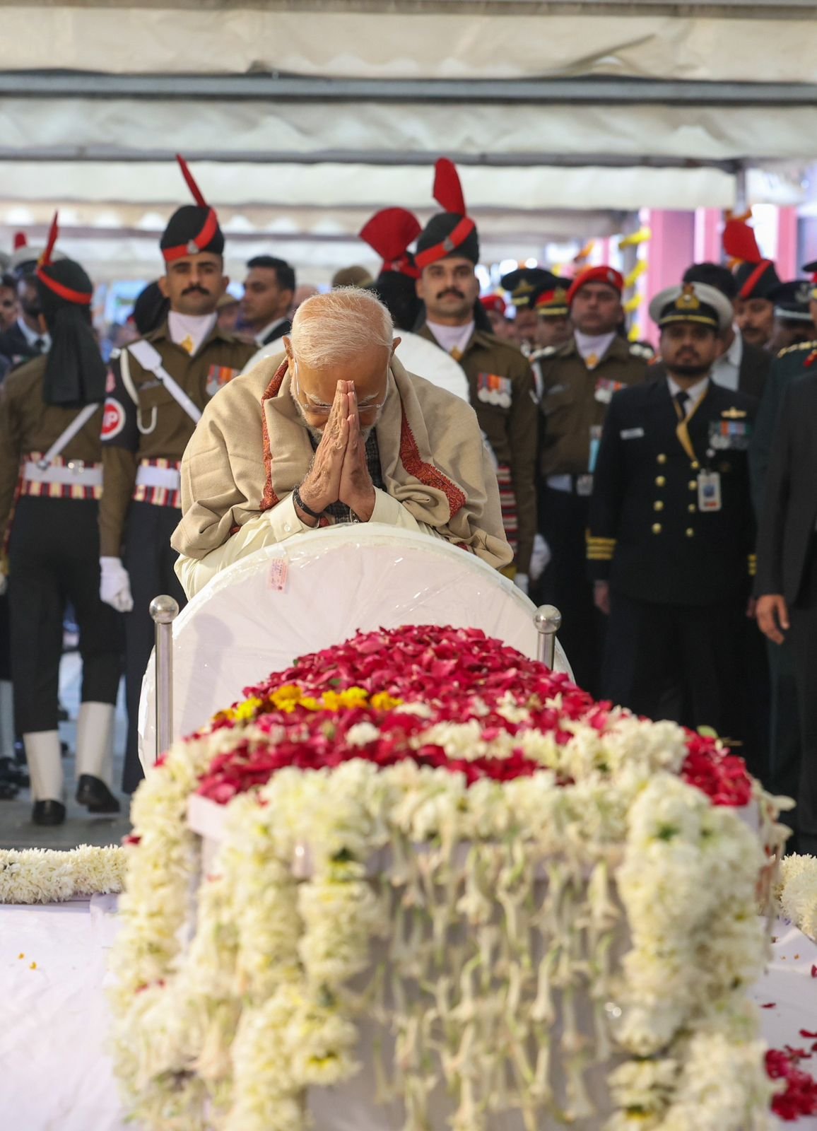 छ्पी-अनछपी: मनमोहन की समाधि के लिए 1000 गज ज़मीन न दी? पुतिन ने अज़रबैजान से माफी मांगी