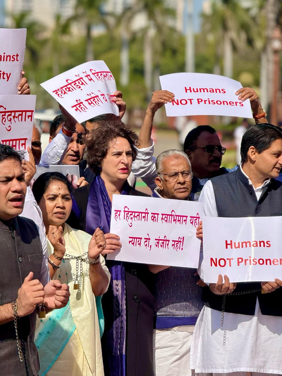 छपी-अनछपी: ‘बेड़ियों में भारतीय’ पर संसद में बवाल, मुज़फ़्फ़रपुर में हाजत में मौत-थाने पर हमला