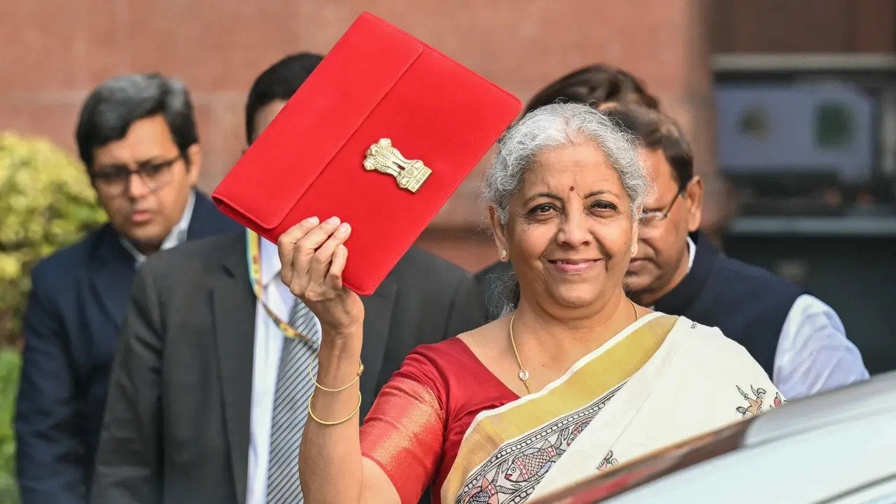 छ्पी-अनछपी: बजट में टैक्स छूट की धूम, बिहार को नहीं मिला विशेष दर्जा फिर भी खुश