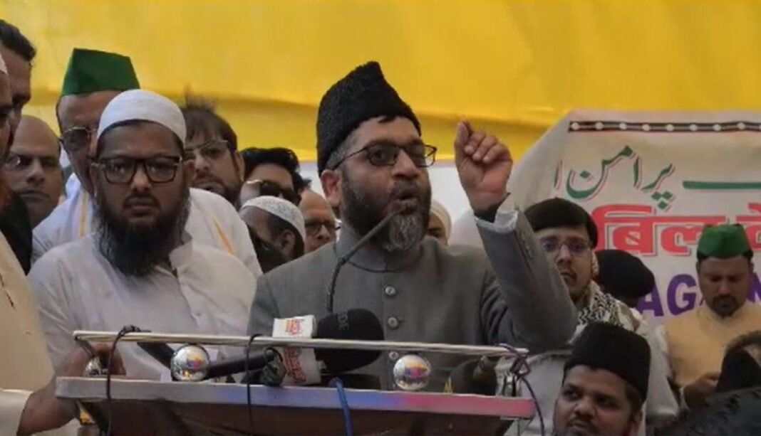 छपी-अनछपी: वक़्फ़ बिल का विरोध सदन से सड़क तक, राहुल बोले, “मुझे बोलने नहीं देते”