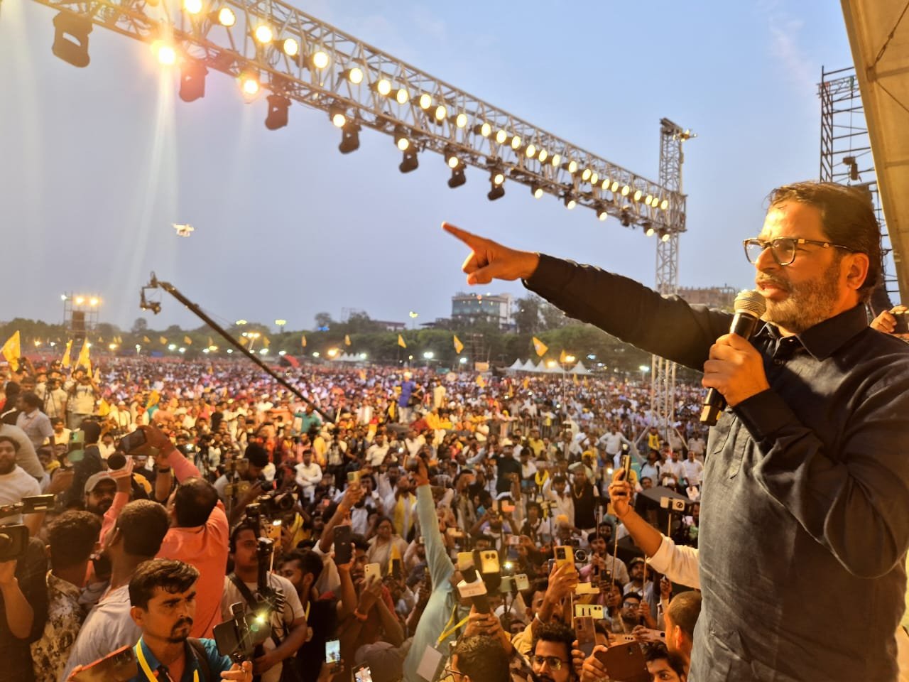 छ्पी-अनछपी: राजद विधायक के ठिकानों पर छापे, पीके बोले- लालू, नीतीश व भाजपा का राज नहीं चलेगा