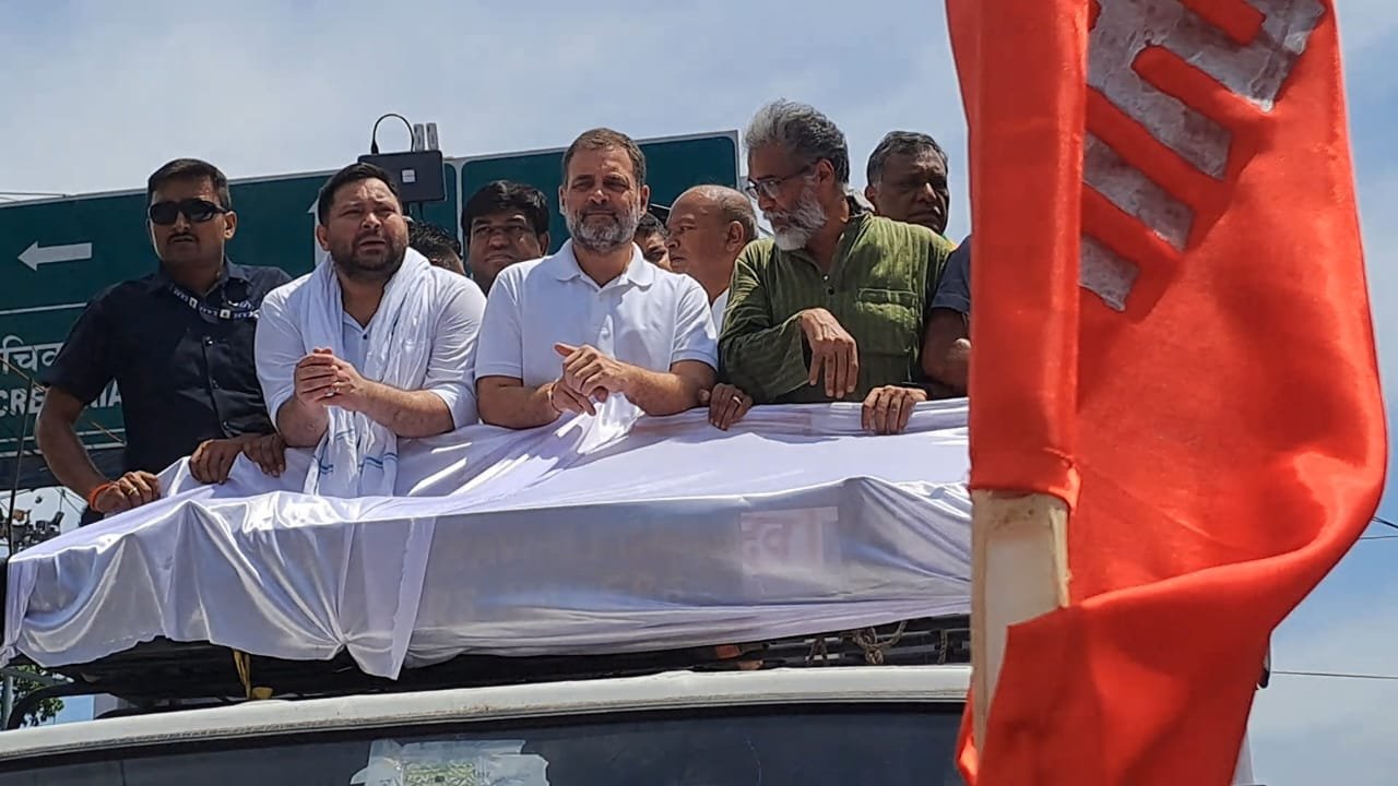 छ्पी-अनछपी: राहुल बोले- बिहार का चुनाव चुराने की साजिश, गुजरात में पुल गिरा- 13 मरे