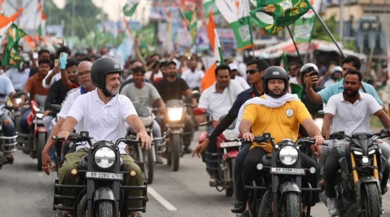 छ्पी-अनछपी: चुनाव आयोग का दावा- 98% के दस्तावेज मिले, राहुल बोले- वोट चोरी रोकनी है