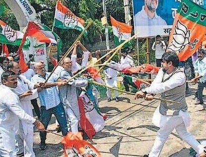 छ्पी-अनछपी: कांग्रेस दफ्तर पर बीजेपी की चढ़ाई, हर परिवार से एक महिला को 10 हज़ार देगी सरकार