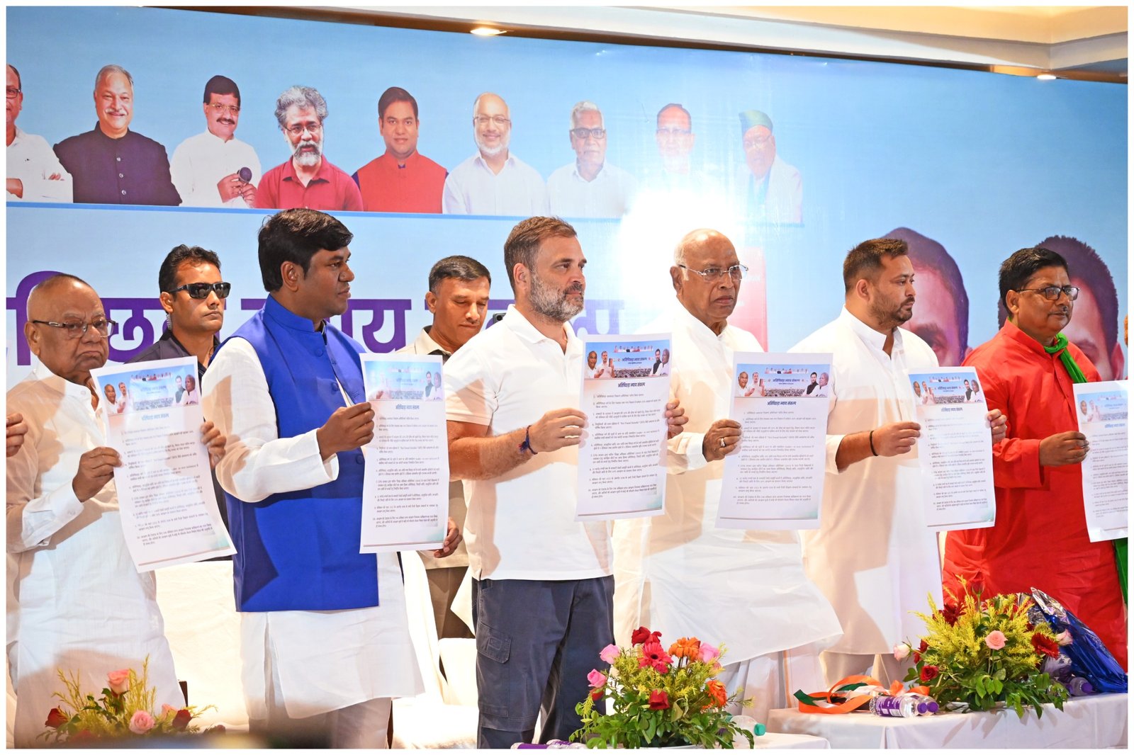 छ्पी-अनछपी: कांग्रेस बोली- मोदी सरकार का अंत बिहार से, महागठबंधन की नज़र अति पिछड़ों पर