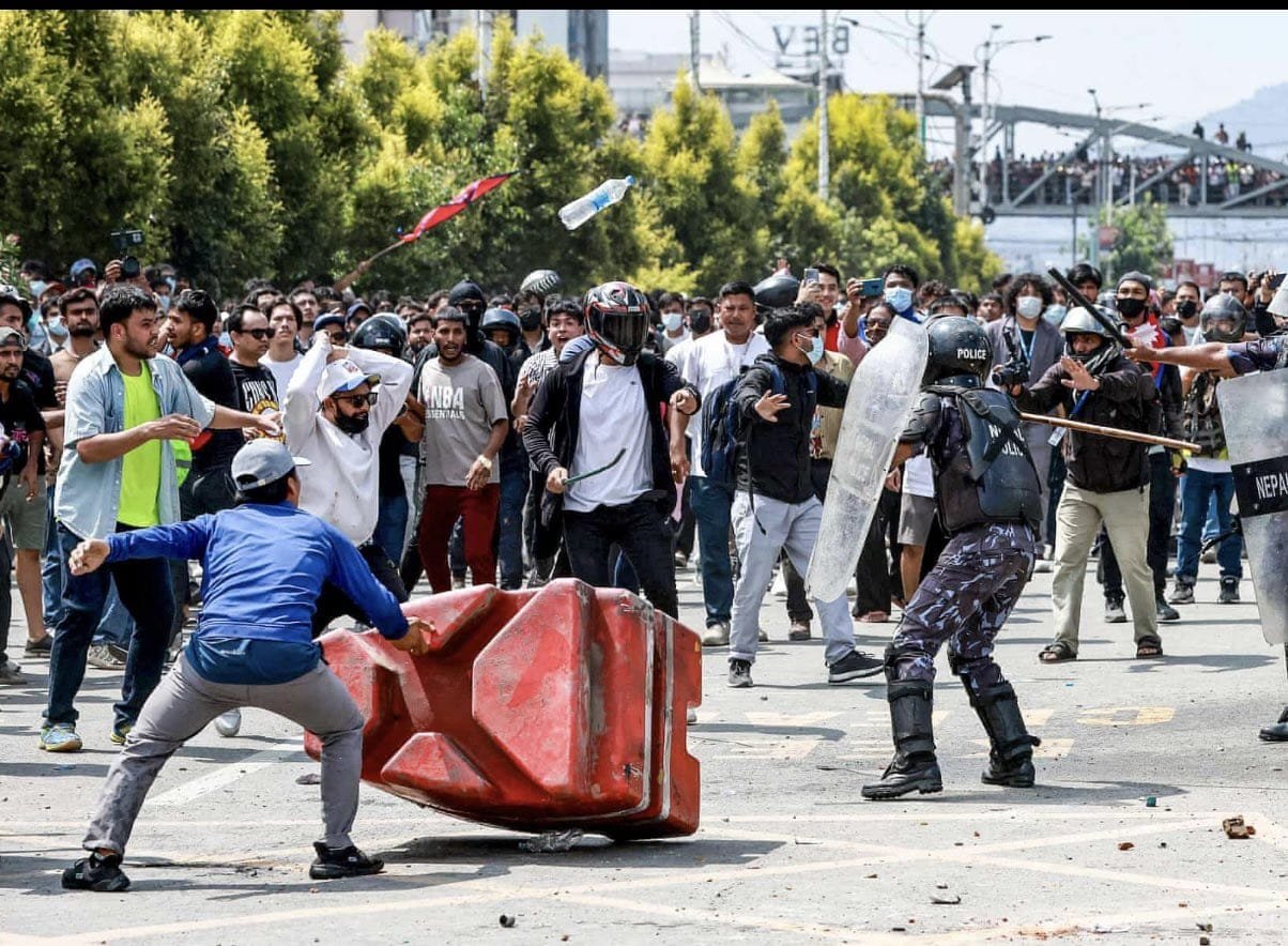 छ्पी-अनछपी: चुनाव आयोग को सुप्रीम आर्डर- आधार को मानें, नेपाल में उबाल-19 की मौत