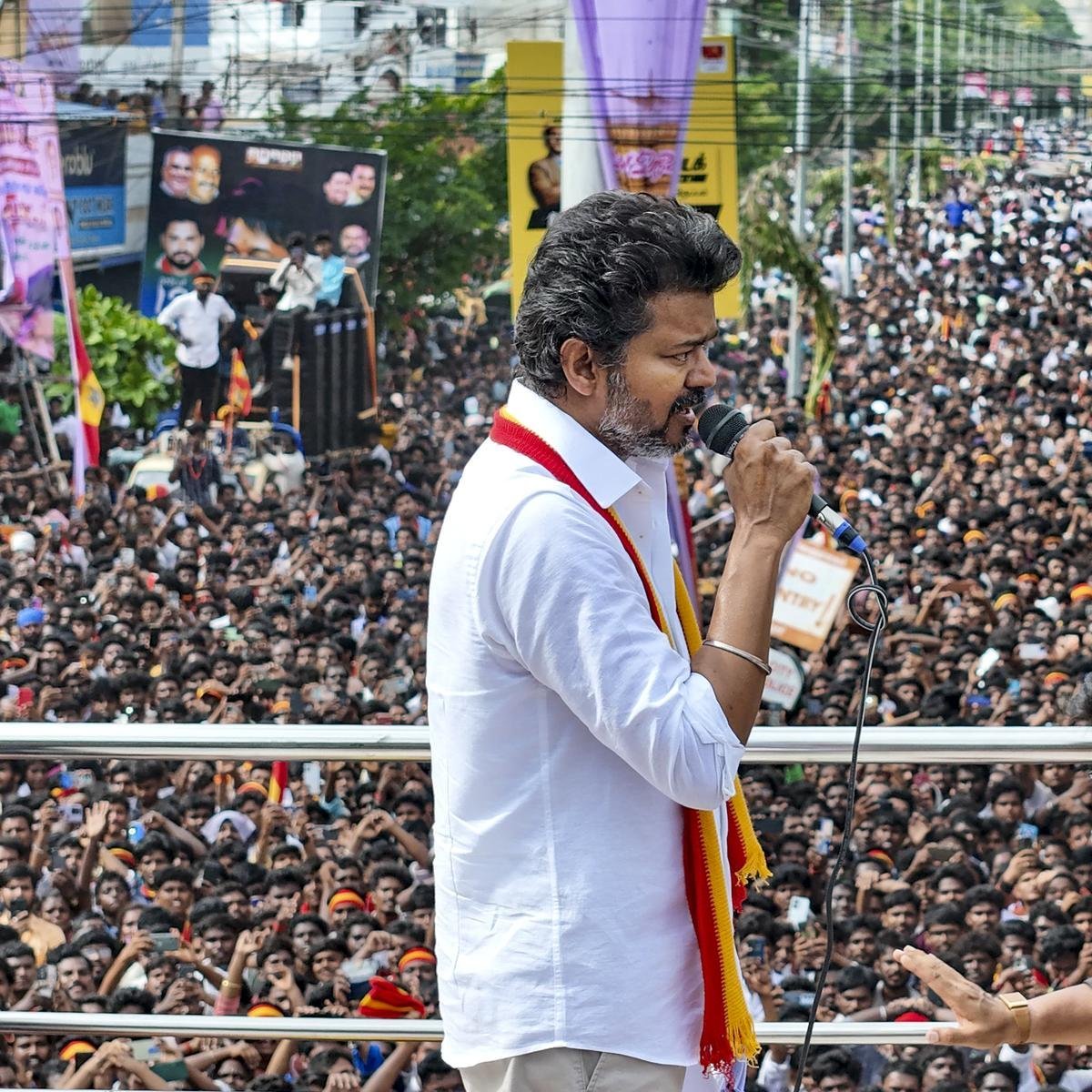 छ्पी-अनछपी: तमिलनाडु में भगदड़- 39 मरे, बरेली में मौलाना तौकीर गिरफ्तार