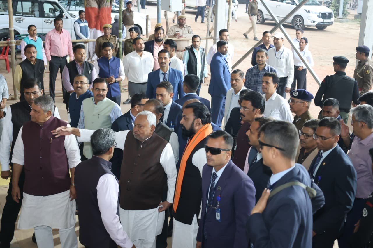 छपी-अनछपी: नीतीश कुमार का इस्तीफा आज- कल फिर शपथ, रेलवे कंस्ट्रक्शन ऑफिस से एक करोड़ जब्त