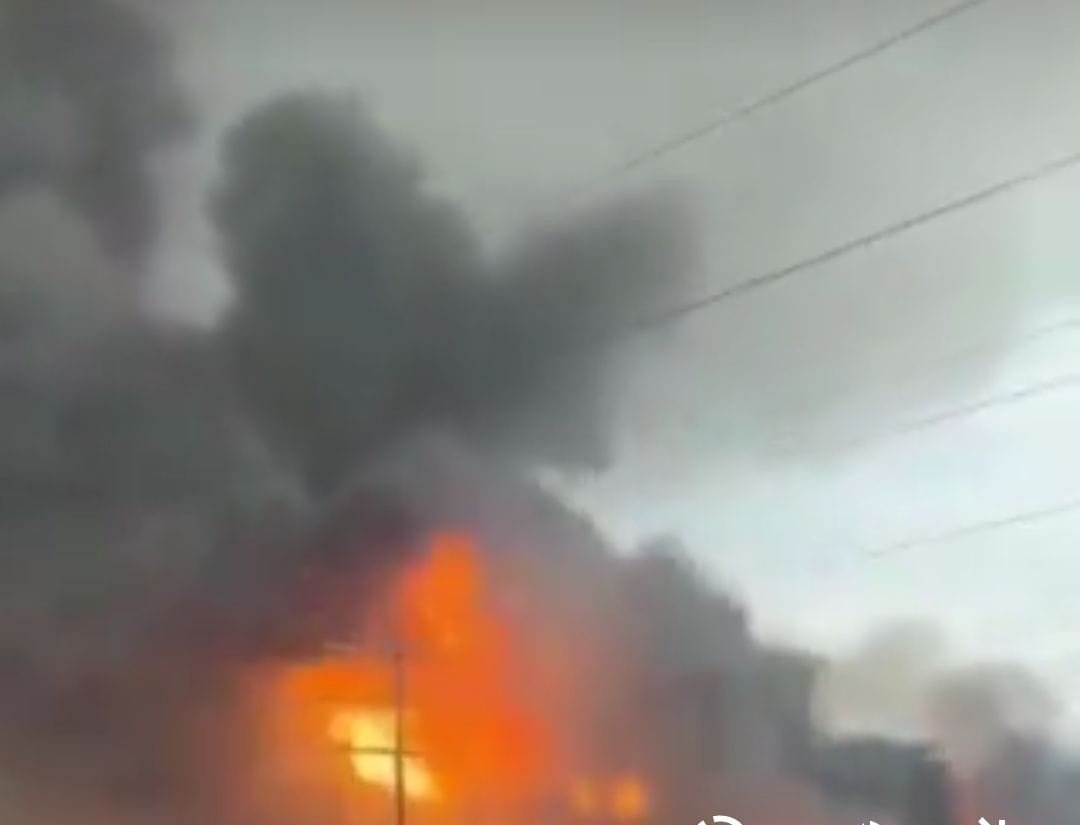 छ्पी-अनछपी: ईरान में दुनिया के सबसे बड़े गैस फ़ील्ड पर हमला, दो अग्निकांडों में 17 मरे