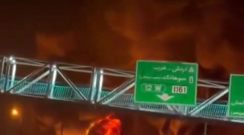 छ्पी-अनछपी: ईरान की सड़कों पर आग ही आग, नीतीश के बेटे की पॉलिटिकल लॉन्चिंग छ्पी-अनछपी: ईरान की सड़कों पर आग ही आग, नीतीश के बेटे की पॉलिटिकल लॉन्चिंग