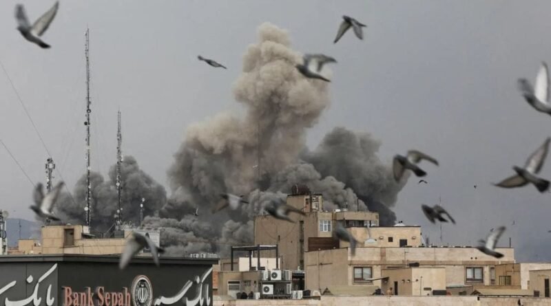 छ्पी-अनछपी: ईरान समेत खाड़ी देशों में तबाही, सेंसेक्स ने गोता लगाया