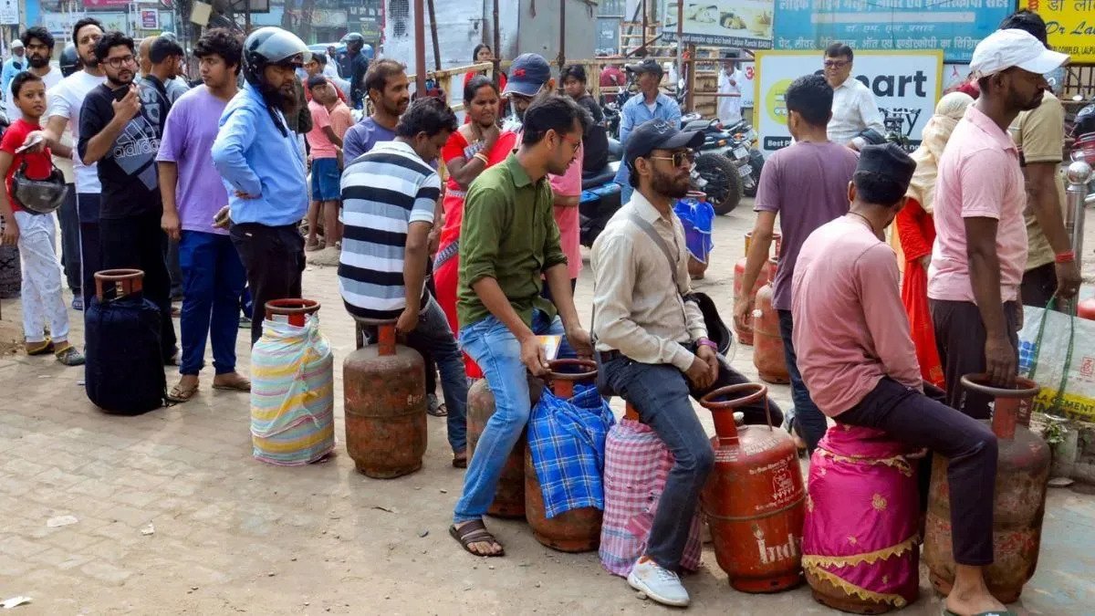 छ्पी-अनछपी: रसोई गैस का नया कनेक्शन बंद, ईरान ने अमेरिकी दूतावास पर रॉकेट दागा