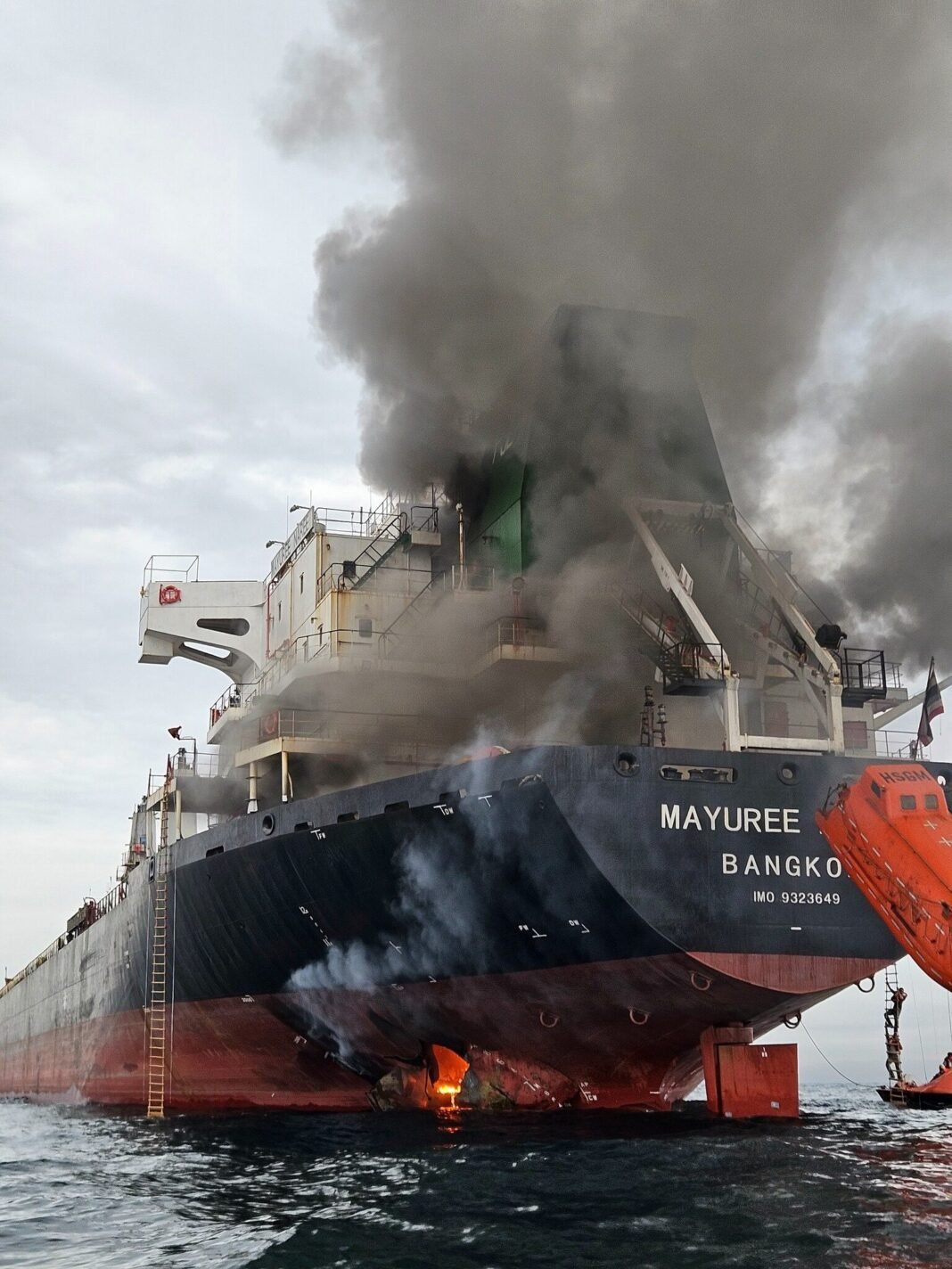 छ्पी-अनछपी: जहाज पर हमले में दो भारतीयों की मौत, राजद को समर्थन पर ओवैसी फैसला लेंगे