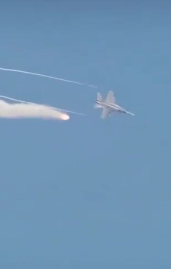 छ्पी-अनछपी: ईरान ने अमेरिका का फाइटर जेट गिराया, ज्वेलरी दुकान से दो करोड़ की लूट